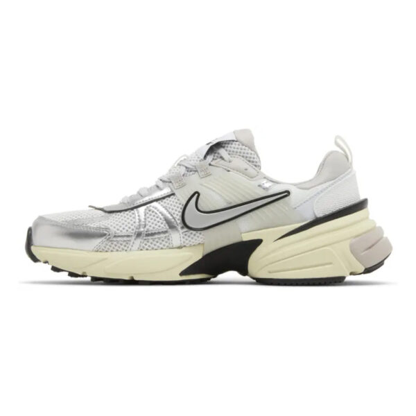 Nike V2K Run 'Pure Platinum Metallic Silver' - Imagem 2