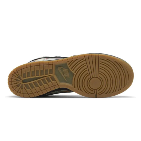 Nike Supreme x Dunk Low SB 'Rammellzee' - Imagem 3
