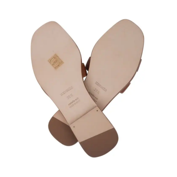 Hermes Sandal Flat Oran Gold Box Calfskin | Mightychic - Imagem 4